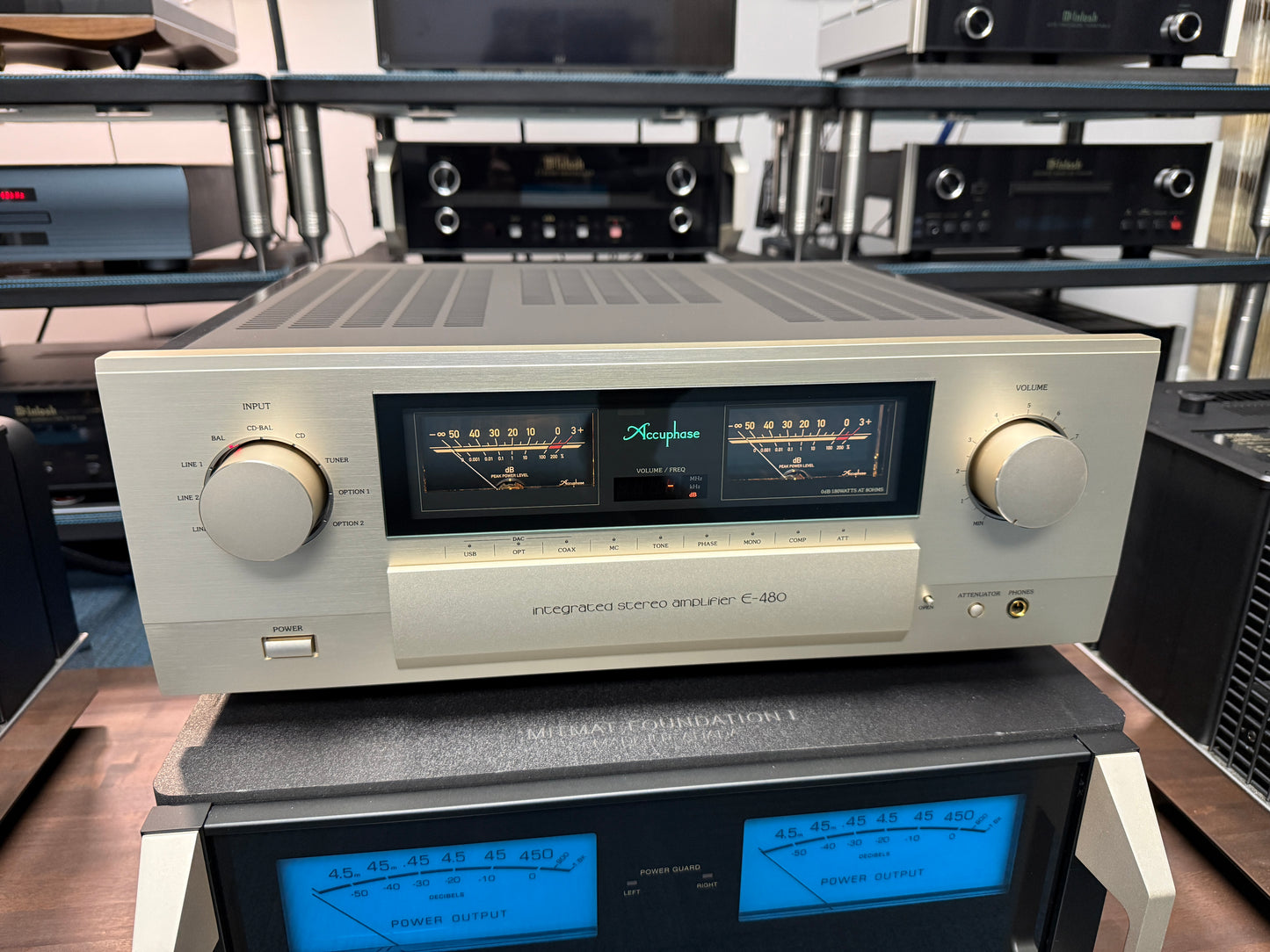 Accuphase E-480 Integrated Amplifier (Pre-Owned)