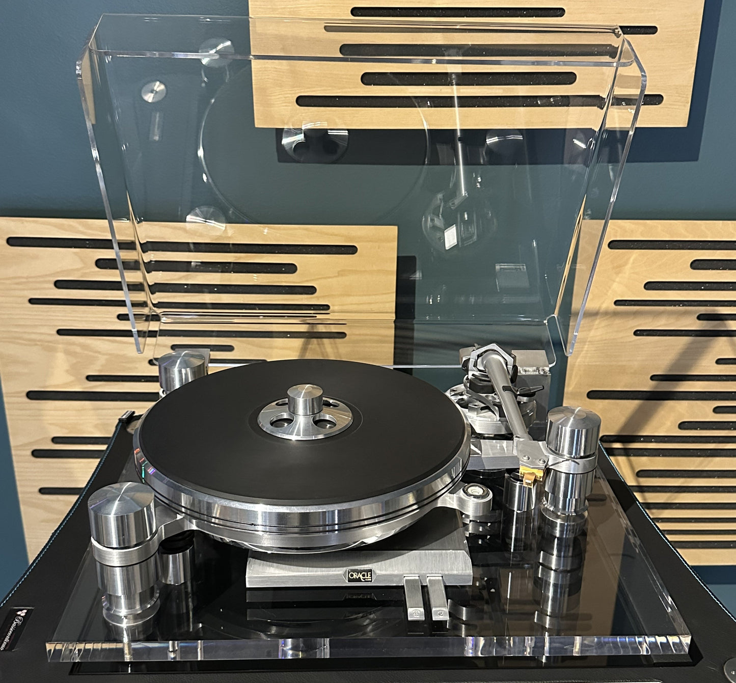 Oracle Delphi MKVI Turntable with SME Tonearm