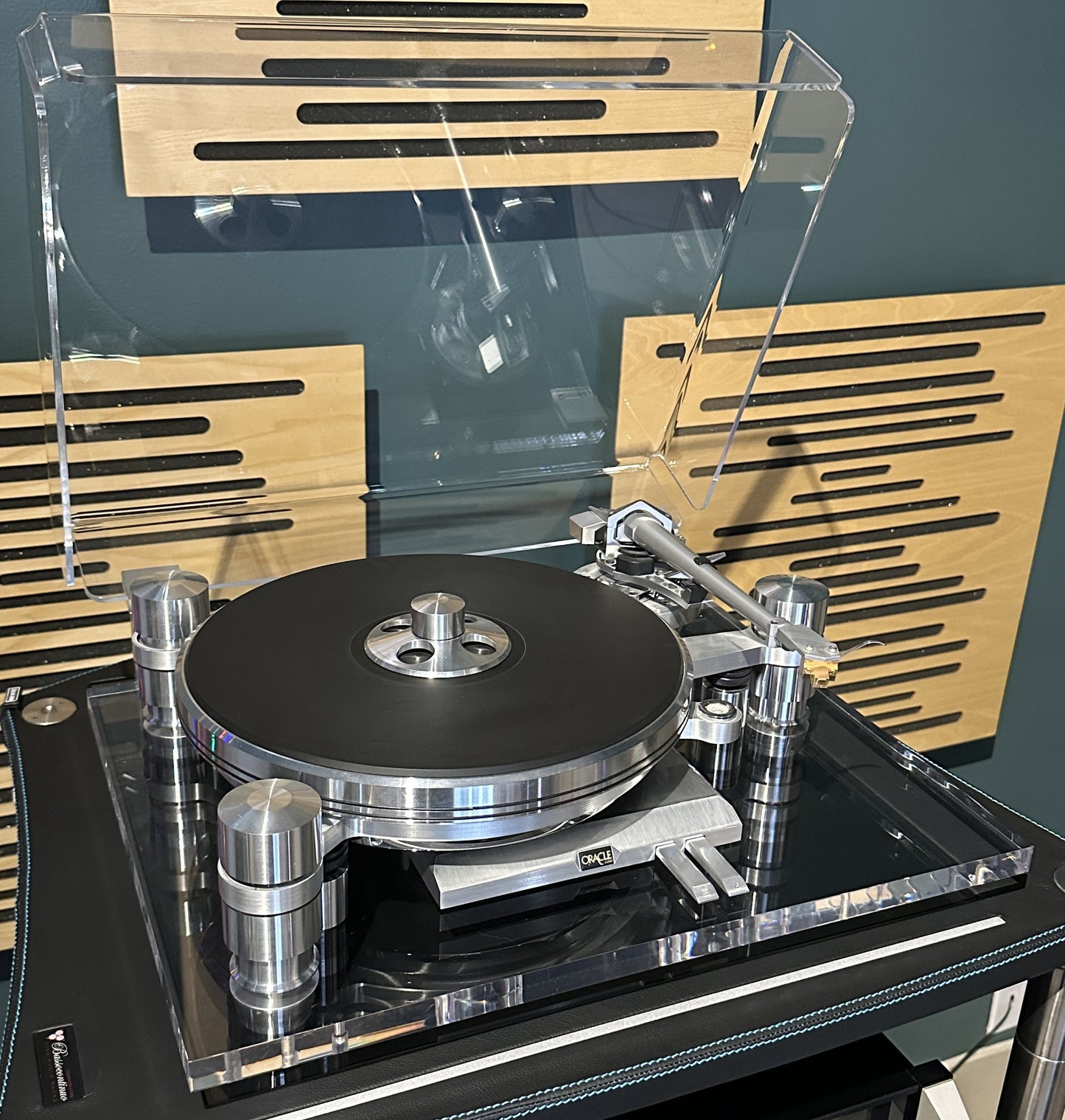 Oracle Delphi MKVI Turntable with SME Tonearm