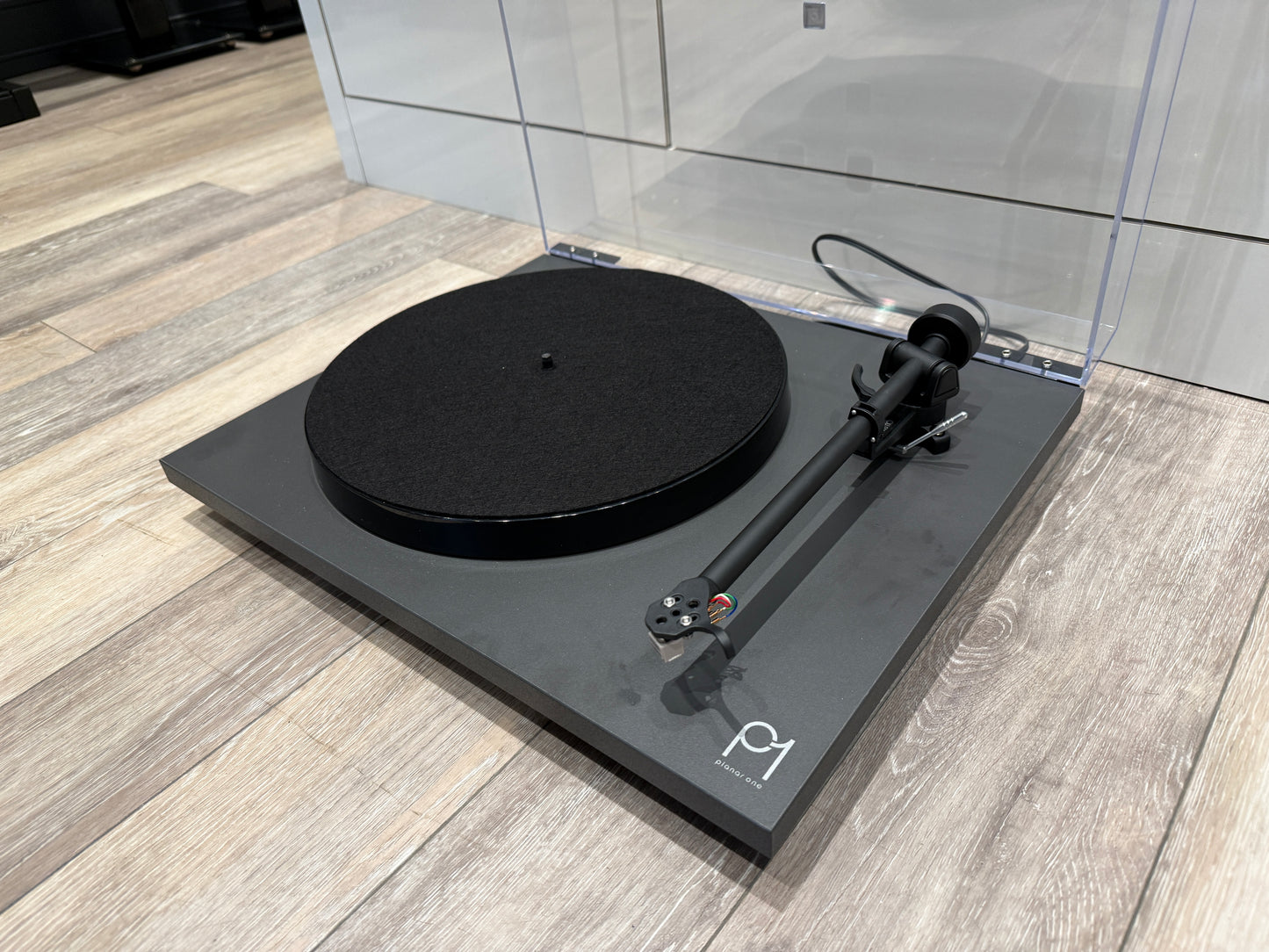 Rega P1 Turntable with Carbon stylus (consignment)