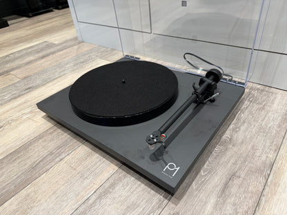 Rega P1 Turntable with Carbon stylus (consignment)