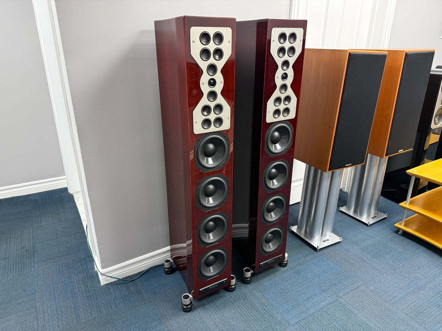 McIntosh XR100 Floorstanding Speakers - Red Walnut (Used)