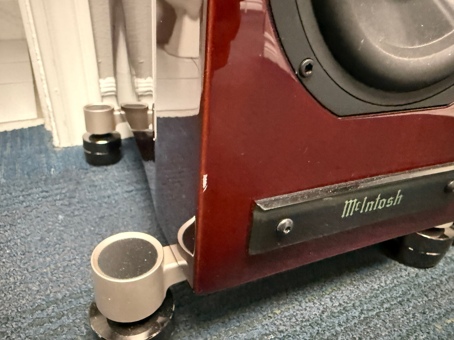 McIntosh XR100 Floorstanding Speakers - Red Walnut (Used)