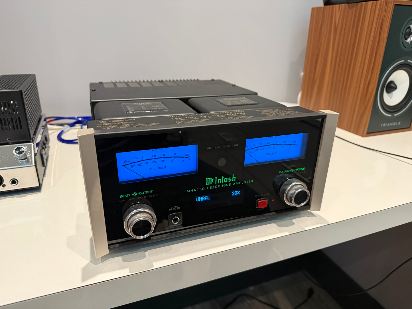 McIntosh MHA150 Integrated amp & Headphone amp (Consignment)