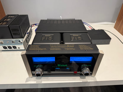 McIntosh MHA150 Integrated amp & Headphone amp (Consignment)