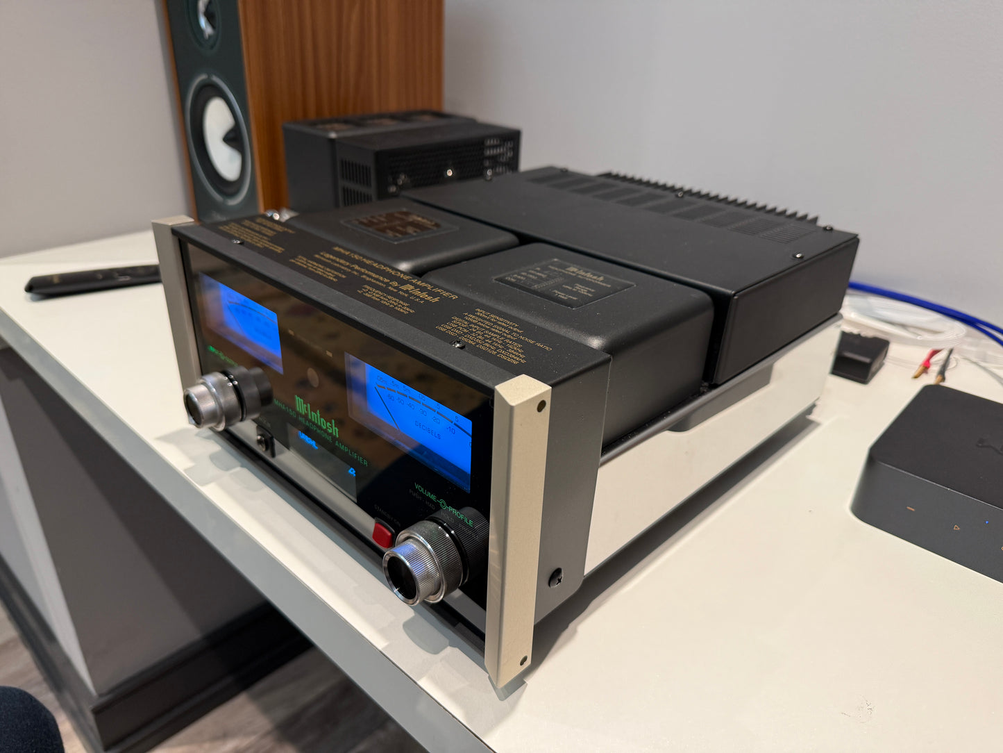 McIntosh MHA150 Integrated amp & Headphone amp (Consignment)