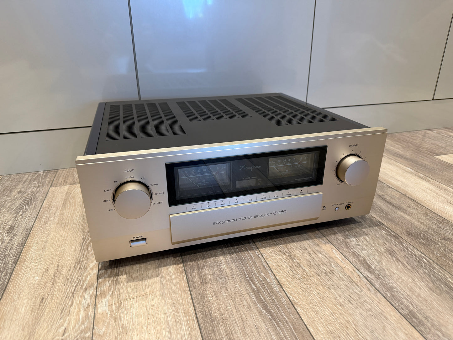 Accuphase E-480 Integrated Amplifier (Pre-Owned)
