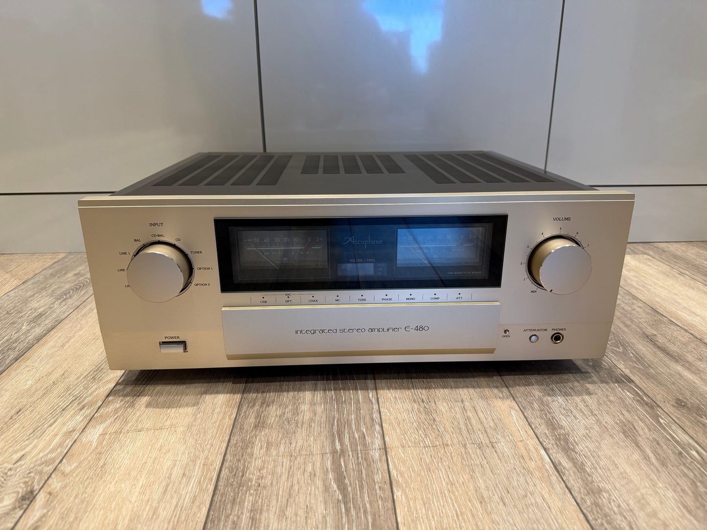 Accuphase E-480 Integrated Amplifier (Pre-Owned)