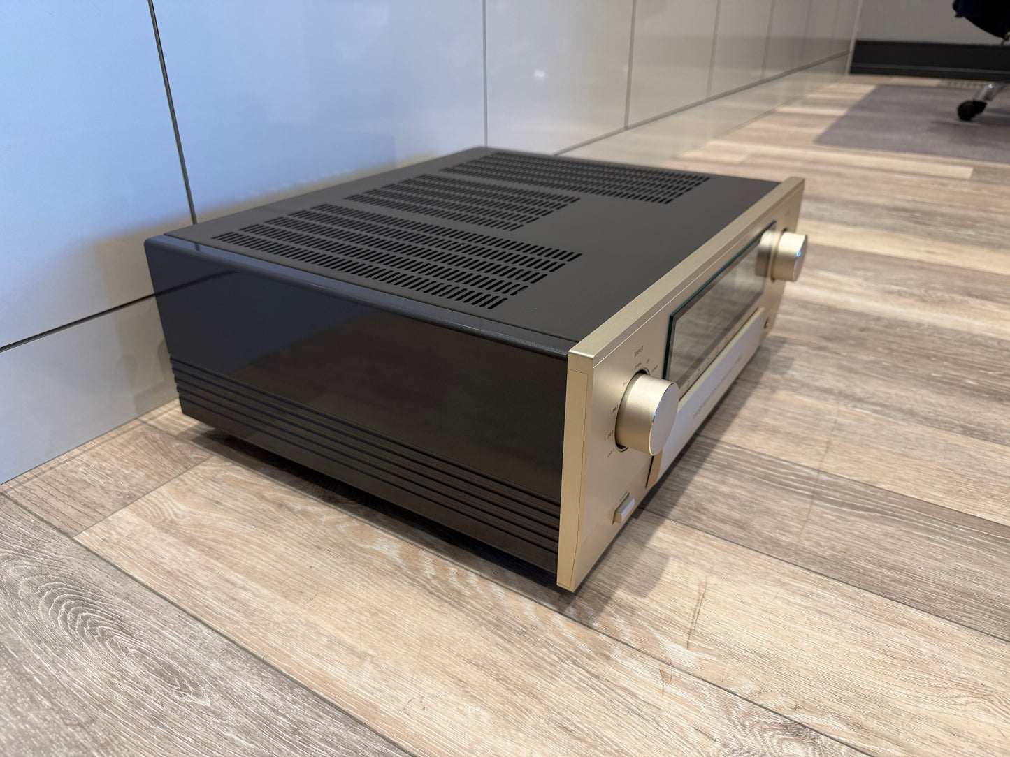 Accuphase E-480 Integrated Amplifier (Pre-Owned)