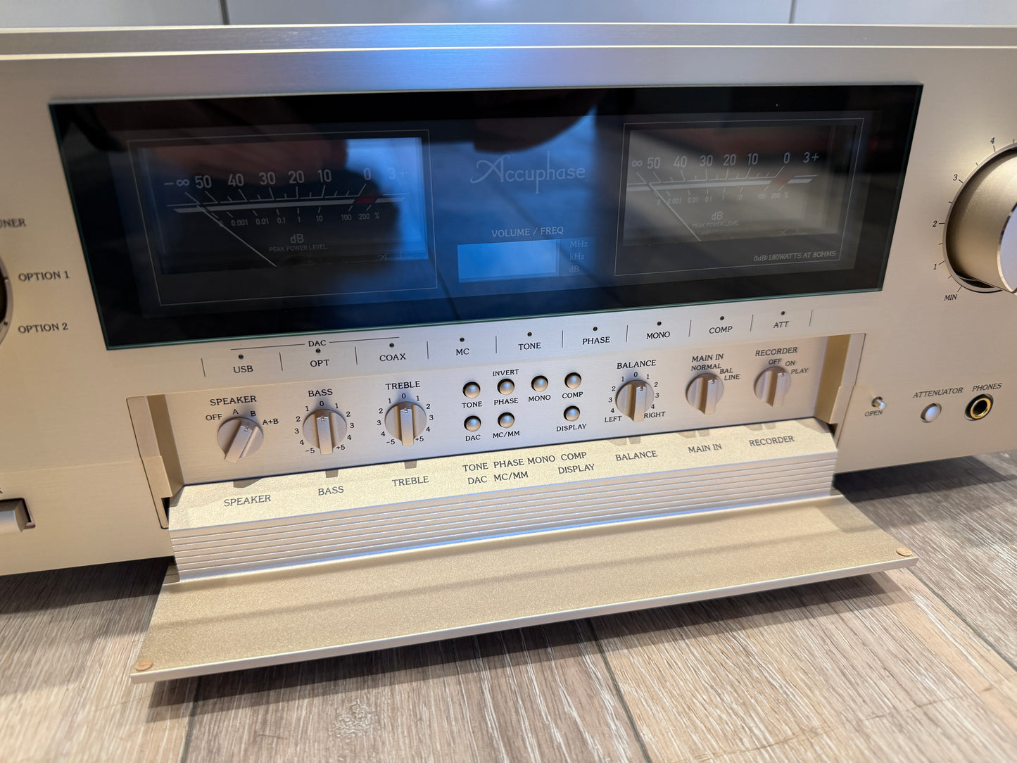 Accuphase E-480 Integrated Amplifier (Pre-Owned)